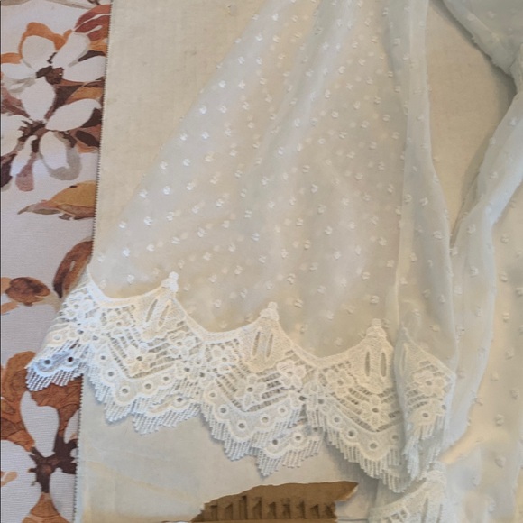 EUC Lulu's White Swiss Dot Lace Bell Sleeve Romper size Small - Picture 5 of 13